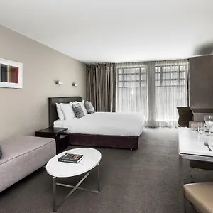 Aparthotel Mantra Collins